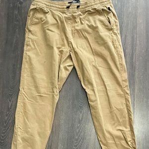 〔hollister tan cargo sweatpants〕